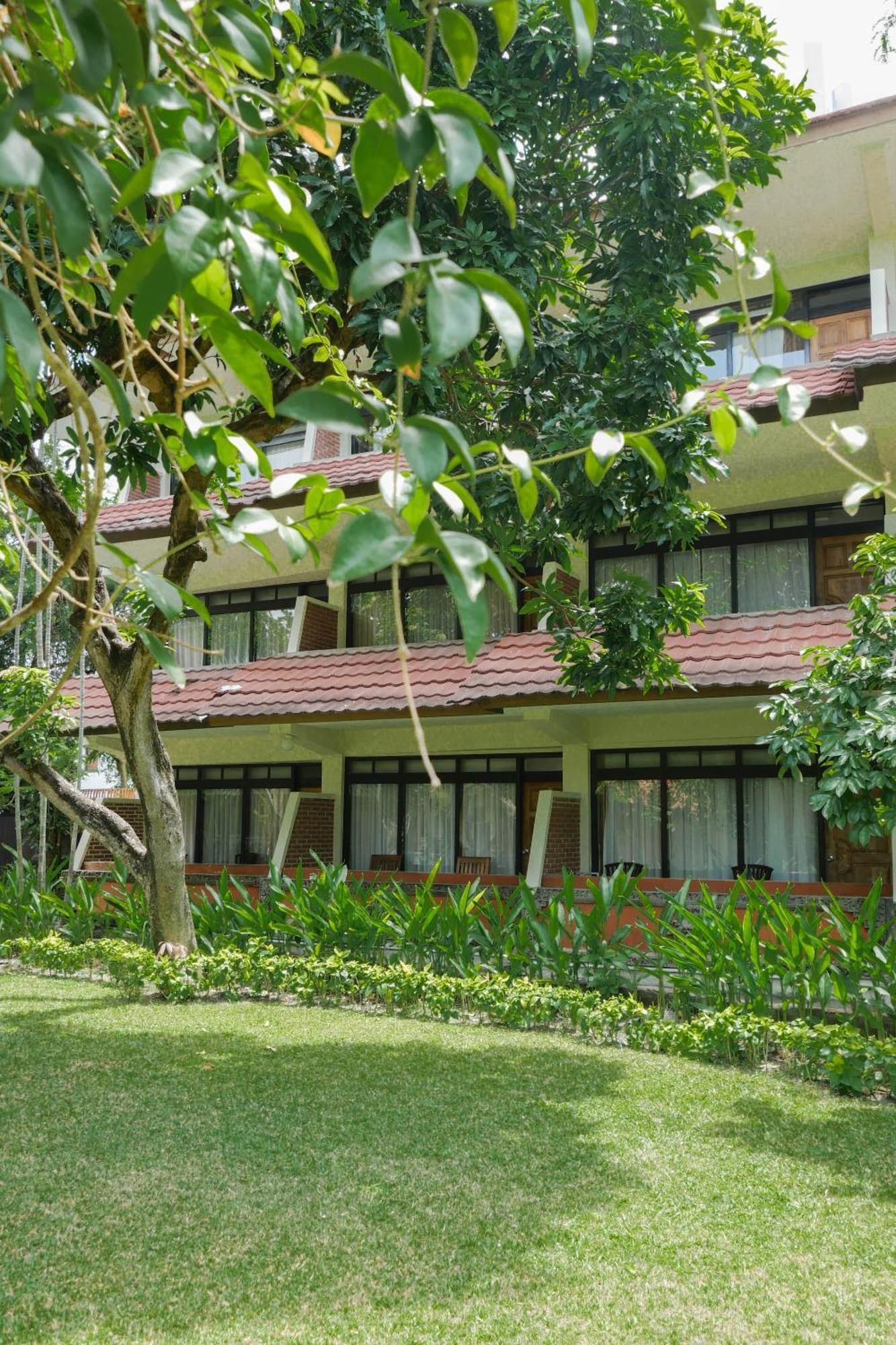 Palm Beach Hotel Bali Kuta Lombok Exterior foto